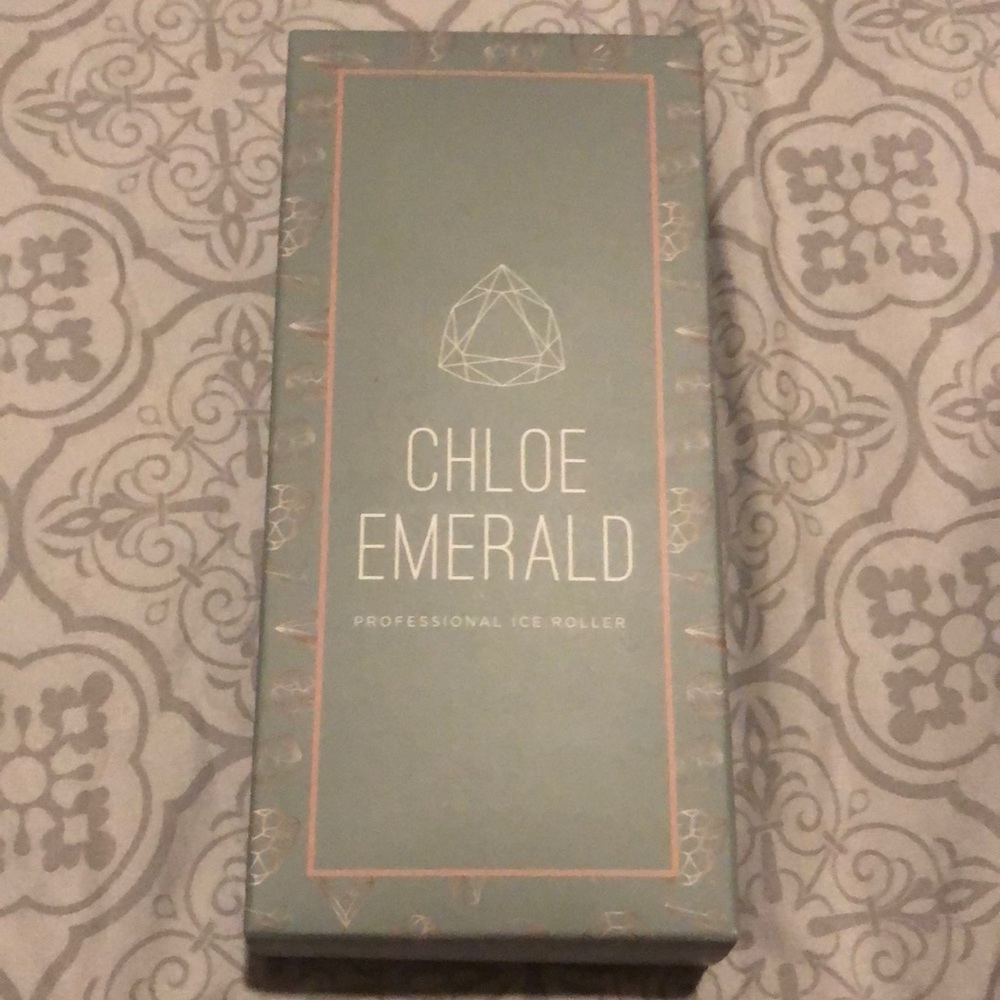 Chloe Emerald Cold Therapy Ice Roller
